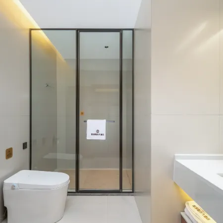 Baocheng Zhixuan Hotel (Luoshan Dingsheng Plaza Branch)