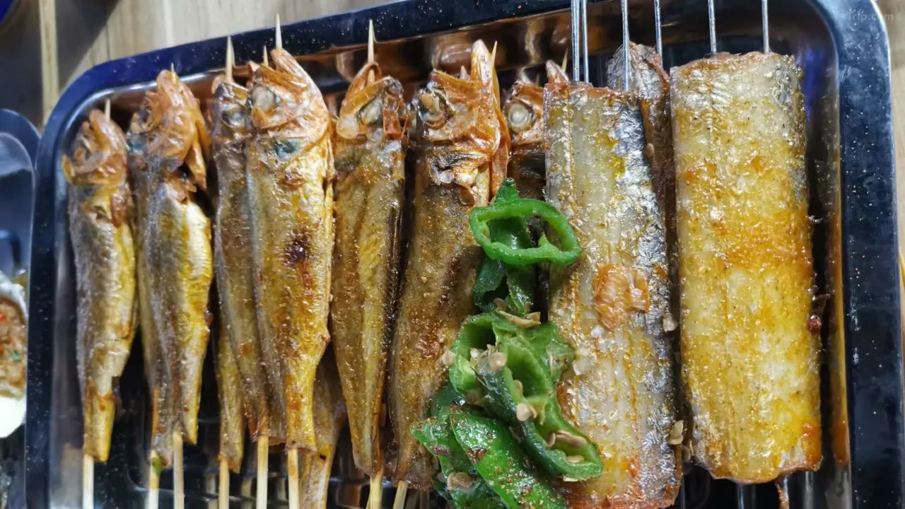 5. Savor Xishuangbanna's Culinary Delights at Local Markets