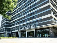 Luchen INS Cinema Hotel (Taohuatan) Hotels near Baqiao