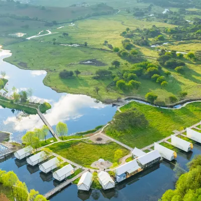 Shangri-la Rongqia·Glamping Namcuo Hot Spring Tent Camp Hotels near Tianshengqiao Geothermal Park