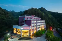 Zhongzhou Yilu Resort Hotels near Yiheyuan Sceneic Area