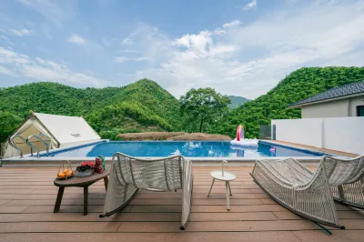 QiTong Hotels in Xianlongxia Drifting