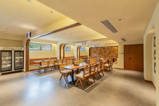 Lugu Lake Luzhixu Hotel (Sanjiacun Wharf Store)