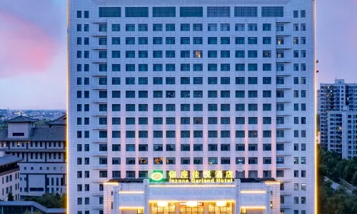 Inzone Garland Hotel