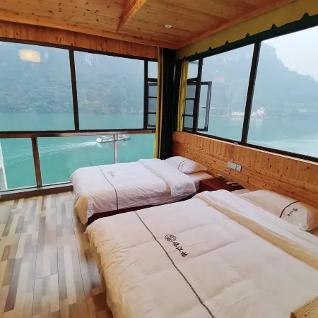 Yichang Linjianglou Boutique Homestay