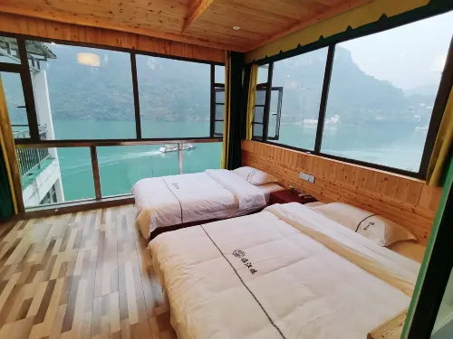 Yichang Linjianglou Boutique Homestay - إقامة ريفية
