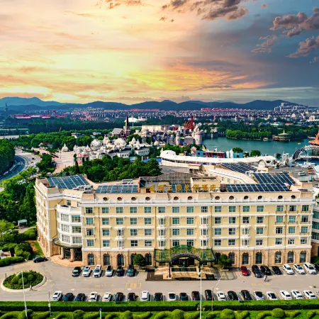 Discoveryland Hotel