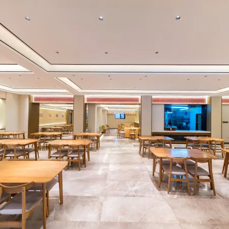 Songchao Kaifeng Hotel (Kaifeng Drum Tower Square Millennium City Park Yingbin Gate)