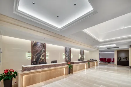 Xierdun International Hotel Отели рядом с достопримечательностью «Baiyun Mountain»