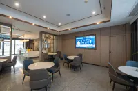 Peninsula Hotel فنادق في فنغ شِن