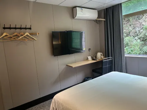 Ruian Shangpin E-Sports Hotel