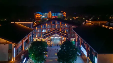 Mingyue Mountain Jiayuan Hot Spring Resort Hotel