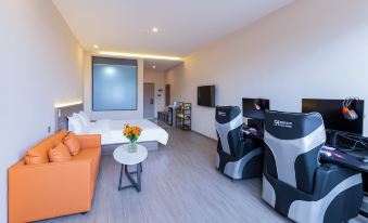 Ninglang Xinghang E-Sports Hotel