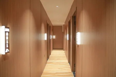 Wanno Yuehai Hotel (Qingdao North Railway Station Cang'an Road Subway Station)
