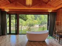 Xinchang: The Lake View Homestay