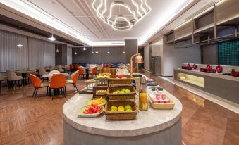WeiDe Jingjiang Taihe Wuyue Plaza Hotel