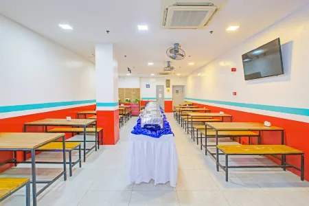 Collection O Metro Manila Near University Belt Formerly 1318 Residences Отели рядом с достопримечательностью «Нешнел Шрайн оф Сейнт Джуд Таддеус»