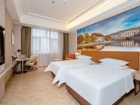 Vienna Hotel (Zhuozhou High-speed Railway Station) - parcheggio