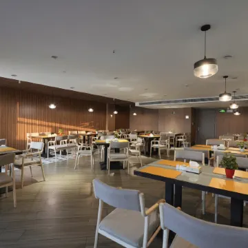 Xiangxiang Victoria Hotel (Xianghong Railway Station Store)