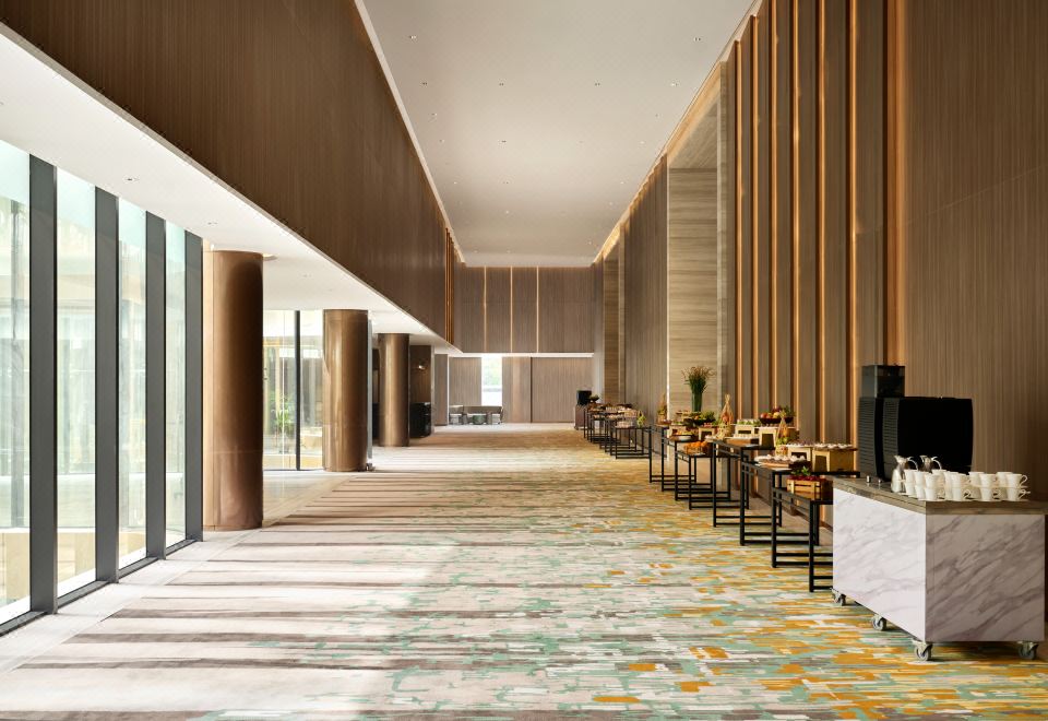 홀리데이 인 & 스위트 비엔티안