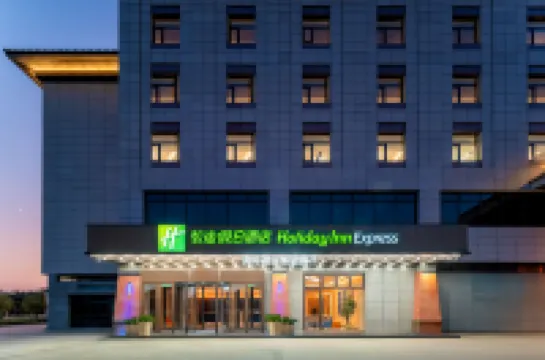 Holiday Inn Express LUOYANG LONGMEN by IHG Hotel di 