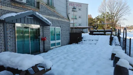 Riverside Guesthouse