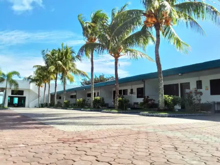 Cave Beach Resort ( Boutique Luxury Resort ) Отели рядом с достопримечательностью «Дингалан Кейв»