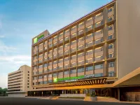 Holiday Inn Express Haikou Binhai Avenue China Merchants Group Hotel berhampiran Haikou Nangang