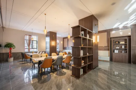 Luoyang Rezen Select Hotel (Wangcheng Park) Отели рядом с достопримечательностью «Mudan Square»