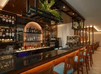 Hotel Thrive, A Tropical Courtyard - bar
