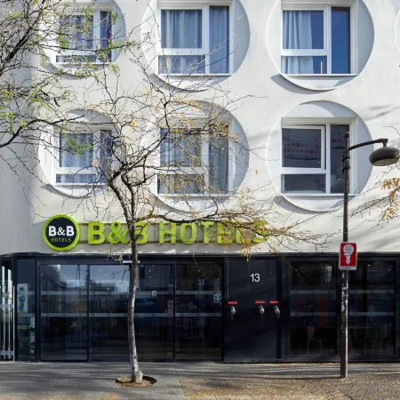 B&B Hotel Paris Ivry Quai de Seine Отели рядом с достопримечательностью «Валь-де-Сен»