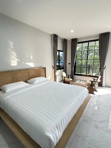 ดีลักซ์ 1 เตียงคิงไซส์ มีระเบียง