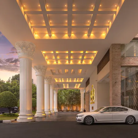 The Golden Crown Hotel Отели в г. Канди
