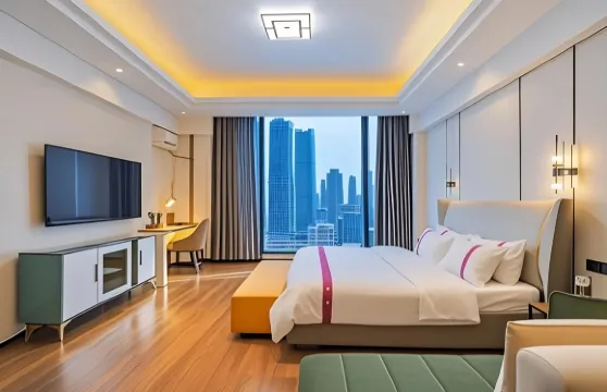 黔錦假日酒店（盤州東湖公園銀杏廣場店）