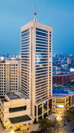 Galactic Peace International Hotel Отели рядом с достопримечательностью «Nanchang University of Aeronautics»