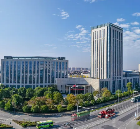 Jinjiu International  Hotel  Nanling Отели в г. Наньлин