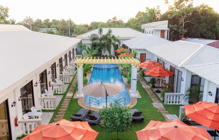E L Westensee Resort