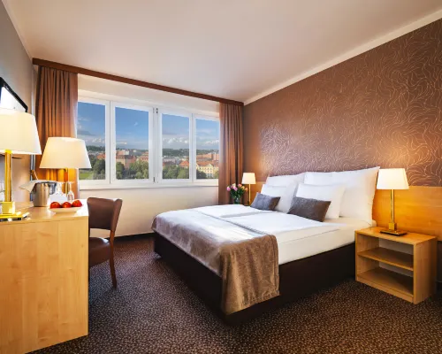 Charles Central Hotels near Karlin