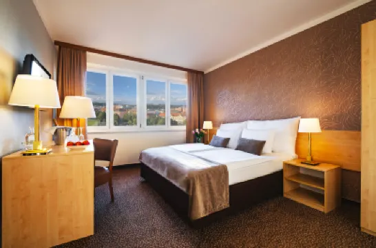 Charles Central Hotels near Karlin