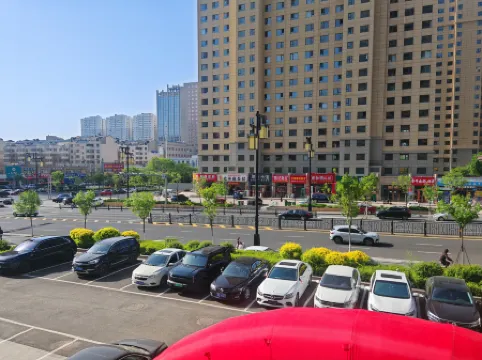 Ancient City · Xinyue Light Luxury Homestay (Datong Ancient City)