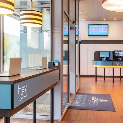 Hey Lou Hotel Frankfurt Airport Отели рядом с достопримечательностью «Офисный комплекс Squaire»