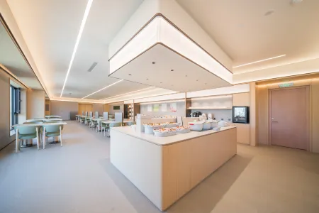 All Season Hotel (Chifeng Hongshan Sports Centre Branch) Отели рядом с достопримечательностью «Inner Mongolia Vocational and Technical College of Traffic»