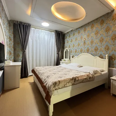 Ganyu Huatian Theme Hotel