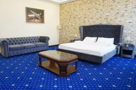 Достоевский Отели рядом с достопримечательностью «выстрелка о времени»