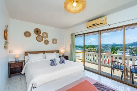 Kata Hill Sea View Hotel