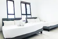 Double Storey Pool at Trio Setia Klang by HCK فنادق في بورت كلانغ