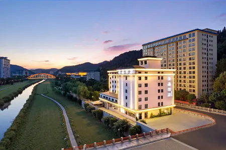 Yan'an Shengxin Hotel (Wangjiaping Branch of the Revolutionary Memorial Hall) Отели рядом с достопримечательностью «Eighth Route Army General Headquarters Address Wangjiaping»