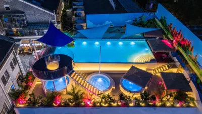 Maitreya Haiwan Ruijing Hot Spring Hotel (Huquan Ecological Park Huquan Mid-Hill Hot Spring Branch) Hotels near Honghe Nativeland