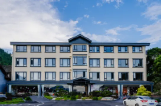 Liangjiang Yunsu (Lechang Huangluohuahai Store)