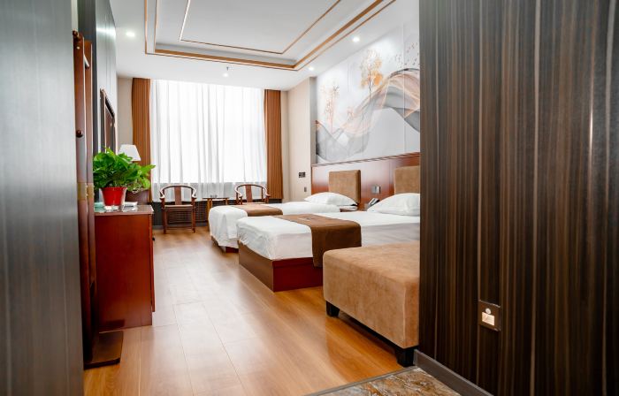 Yuzhou Business Hotel (Pingliang Liuhu Park)